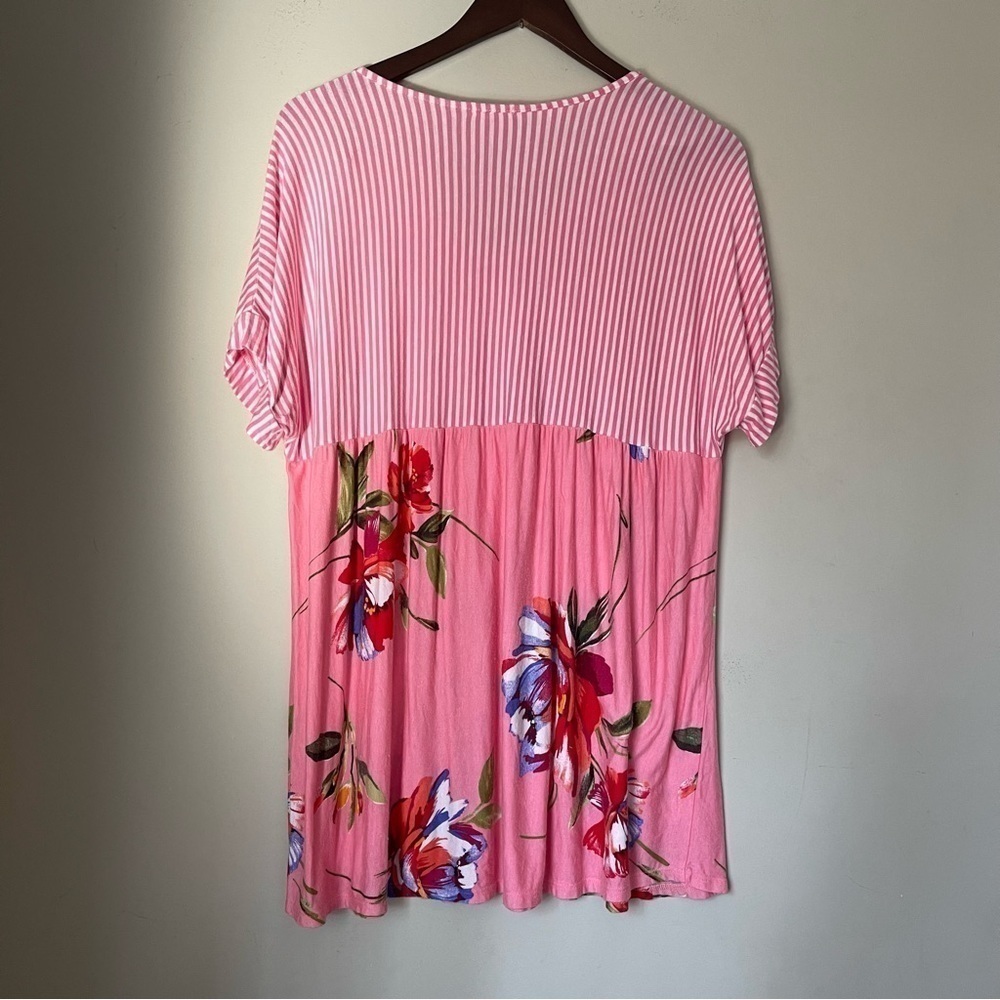 e Luna | Pinstripe and Floral Babydoll Top | Medium- Plus​ - Picture 2 of 5